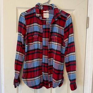 American Eagle Outfitters Red and Blue Plaid Flannel Button-Up Shirt Cozy Fall